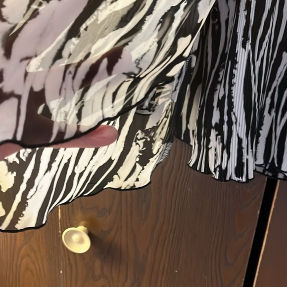 Alfred Dunmer black white sleeveless top with attached jacket. Size 8 - Picture 6 of 9